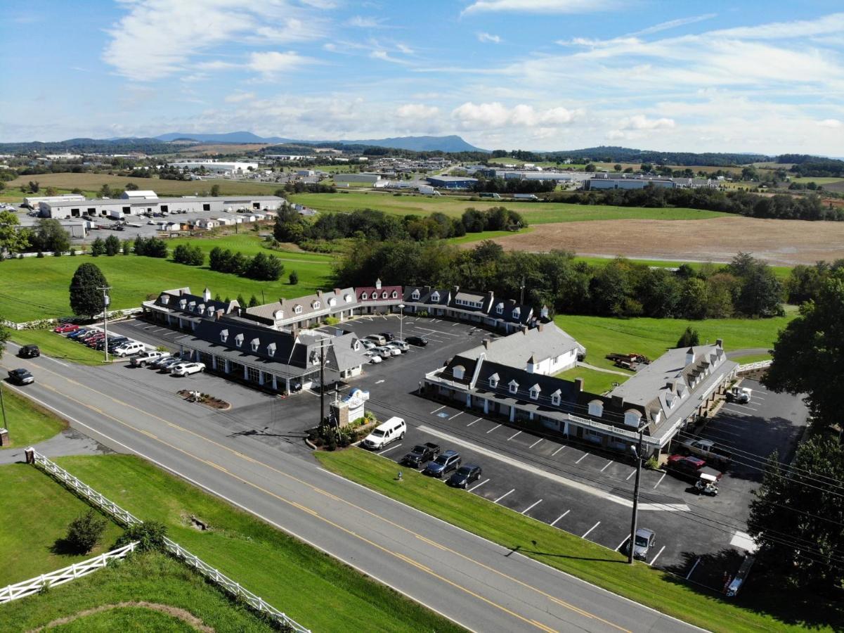 The Village Inn Harrisonburg Exterior photo